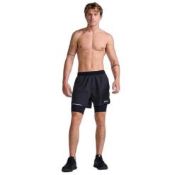 Spodenki 2w1 5-calowe 2XU Aero. Czarne szorty męskie 2XU, bez kołnierzyka. Za 510.50 zł.