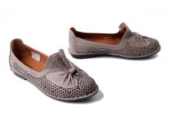 COMFORTABEL 830036-09 beige, półbuty damskie. Brązowe półbuty damskie Comfortabel, w ażurowe wzory, ze skóry, bez obcasa. Za 225.17 zł.