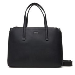 Torebka Calvin Klein. Czarne torebki klasyczne damskie CALVIN KLEIN, bez wzorów, bez dodatków. Za 449.99 zł.