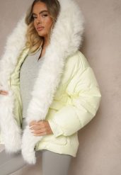 Jasnożółta Kurtka Pikowana z Kapturem i Odpinanymi Futerkowymi Wstawkami Izafera. Żółte kurtki damskie Renee, l, bez wzorów, z jeansu, z kapturem. Za 349.99 zł.