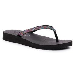 Japonki Skechers. Czarne klapki damskie Skechers, bez wzorów, bez obcasa. Za 149.99 zł.