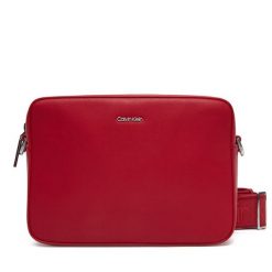 Torebka Calvin Klein. Czerwone listonoszki damskie CALVIN KLEIN, bez wzorów, bez dodatków. Za 259.99 zł.