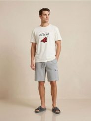 Szorty bermudy cargo - szary. Szare szorty męskie Sinsay, bez wzorów. Za 59.99 zł.
