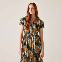 Sukienka casual damska Orla Kiely Tiered Midi. Żółte sukienki damskie Regatta, na co dzień, bez wzorów, z bawełny, casualowe, bez kołnierzyka, bez ramiączek, midi, proste. W wyprzedaży za 239.99 zł.