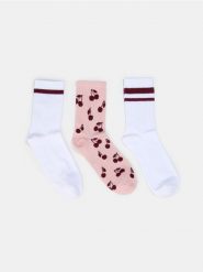 Prążkowane skarpetki z bawełną z motywem wiśni 3 pack - wielobarwny. Skarpetki damskie Sinsay, bez wzorów, z bawełny. Za 12.99 zł.