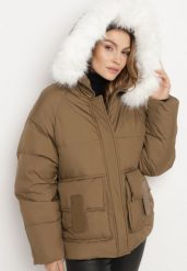 Brązowa Kurtka Pikowana z Odpinanym Futerkiem Nomizia. Brązowe kurtki damskie Born2be, l, bez wzorów, z dzianiny, bez kaptura. Za 319.99 zł.