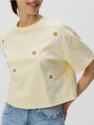 Krótki t-shirt z haftem - jasnożółty. Żółte t-shirty damskie Reserved, l, bez wzorów, z bawełny, bez kołnierzyka. W wyprzedaży za 45.99 zł.
