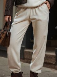 Spodnie dresowe jogger - kremowy. Białe spodnie sportowe damskie Sinsay, l, z dresówki. Za 29.99 zł.