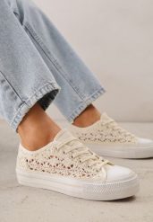 Jasnobeżowe Trampki Przed Kostkę z Ażurową Cholewką Shiliarre. Brązowe trampki i tenisówki damskie Renee, w ażurowe wzory, przed kostkę. Za 89.99 zł.