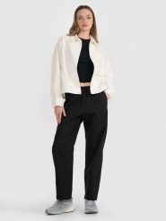 4F Spodnie casual damskie - czarne S. Czarne spodnie materiałowe damskie 4f, bez wzorów, z bawełny, casualowe. W wyprzedaży za 99.99 zł.