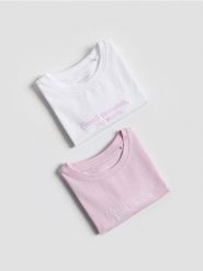 Bawełniany t-shirt z haftem 2 pack - wielobarwny. Koszulki dziewczęce Reserved, bez wzorów, z bawełny, bez ramiączek. Za 35.99 zł.