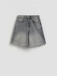 Jeansowe szorty - szary. Szare szorty damskie Reserved, bez wzorów, z bawełny. Za 99.99 zł.