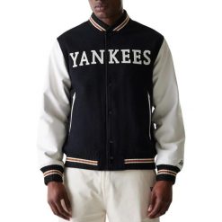 Kurtka varsity New York Yankees Wordmark. Białe kurtki męskie New Era, m, bez wzorów, bez kaptura. W wyprzedaży za 587.50 zł.