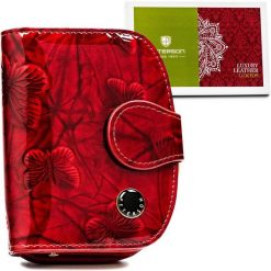 Portfel damski Peterson PTN 43972-BFBC czerwony. Czerwone portfele damskie Peterson, bez wzorów, ze skóry. Za 94.99 zł.