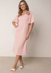 Różowa Koktajlowa Sukienka VICES ze Zwiewnymi Rękawami i Kwiatową Aplikacją 3D Talilia. Czerwone sukienki damskie Born2be, na imprezę, l, z aplikacjami, eleganckie, bez kołnierzyka, bez ramiączek, midi, kopertowe. Za 169.99 zł.