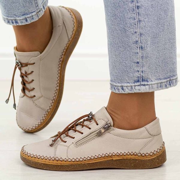 Szare skórzane półbuty damskie T.Sokolski 8207. Szare półbuty damskie Sokolski, bez wzorów, z jeansu, biznesowe, z okrągłym noskiem, bez obcasa, na płaskiej podeszwie. Za 319.00 zł.