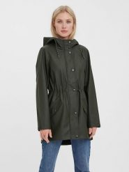 Vero Moda Płaszcz przeciwdeszczowy w kolorze ciemnozielonym rozmiar: S. Zielone kurtki przeciwdeszczowe damskie Vero Moda, s, bez kaptura. Za 179.95 zł.