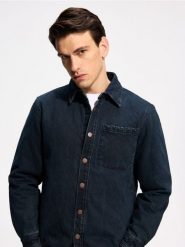 Jeansowa kurtka - granatowy. Niebieskie kurtki męskie Reserved, l, bez wzorów, z denimu, bez kaptura. Za 179.99 zł.