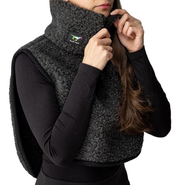 Golf / komin GALOP WEAR z wełny merino. Czarne golfy damskie GALOP WEAR, uniwersalny, bez wzorów, z polaru, bez ramiączek. Za 229.00 zł.