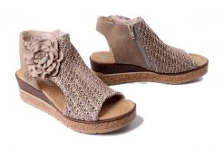 RIEKER 63791-60 beige, sandały damskie. Brązowe sandały damskie Rieker, bez wzorów, bez obcasa, na koturnie. Za 359.90 zł.