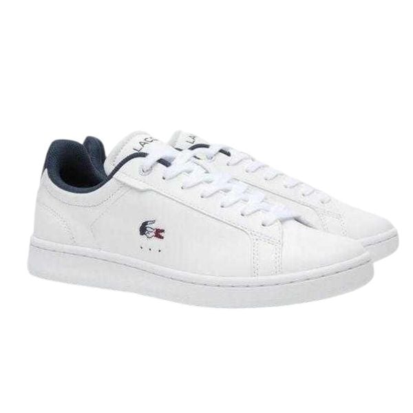 Skórzane Buty Męskie Carnaby Set. Białe buty trekkingowe męskie Lacoste, z gumy, bez zapięcia, trekkingowe. Za 419.00 zł.