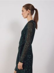 Cekinowa sukienka mini - zielony. Zielone sukienki damskie Reserved, na co dzień, l, bez wzorów, z tkaniny, bez kołnierzyka, bez ramiączek, mini, proste. Za 139.99 zł.