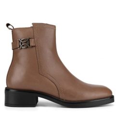 Botki Lasocki. Brązowe botki damskie Lasocki, bez obcasa, na płaskiej podeszwie, bez zapięcia. Za 279.99 zł.