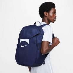 Plecak sportowy Nike Academy Team Backpack pojemność 30 L. Niebieskie plecaki damskie Nike, bez wzorów, sportowe. Za 139.99 zł.