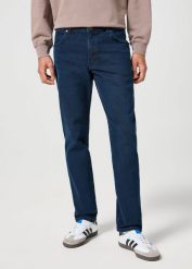 MESKIE SPODNIE WRANGLER RIVER INDIGO NOIR 112356837. Niebieskie spodnie materiałowe męskie Wrangler, bez wzorów, z jeansu. Za 219.99 zł.