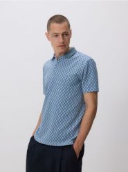 Koszulka polo regular fit - jasnoniebieski. Niebieskie koszulki polo męskie Reserved, l, bez wzorów, z dzianiny, bez ramiączek. W wyprzedaży za 69.99 zł.