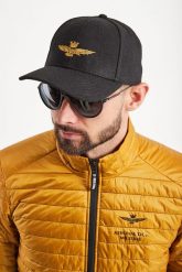 CZAPKA Z DASZKIEM AERONAUTICA MILITARE. Czapki męskie AERONAUTICA MILITARE, bez wzorów. W wyprzedaży za 56.70 zł.