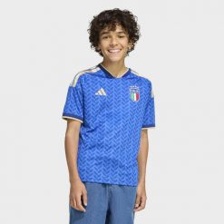 Dziecięca koszulka domowa Włochy 26. Niebieskie bluzki sportowe damskie Adidas, m, z materiału, bez kołnierzyka, bez ramiączek. Za 329.00 zł.