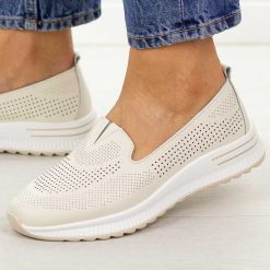 Beżowe ażurowe skórzane półbuty damskie Filippo Dp7611/26. Brązowe półbuty damskie Filippo, w ażurowe wzory, z jeansu, casualowe, z okrągłym noskiem, bez obcasa, na płaskiej podeszwie. Za 199.00 zł.