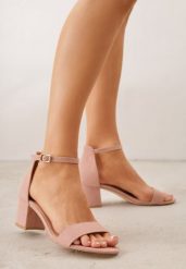 Jasnoróżowe Basicowe Sandały na Słupku Vices z Paskiem Wokół Kostki Varhira. Czerwone sandały damskie Renee, bez wzorów, z satyny, bez obcasa, na obcasie. Za 79.99 zł.