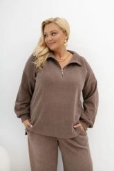 Oversizowa prążkowana bluza Good Day Ahead z kołnierzem i zamkiem w kolorze taupe/chłodna mokka Plus Size Oversize. Białe bluzy bez kaptura damskie Moda Size Plus Iwanek, l, z dzianiny. Za 219.90 zł.