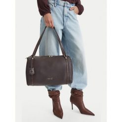 Torebka Nine West. Brązowe torebki klasyczne damskie Nine West, bez wzorów, bez dodatków. Za 259.99 zł.