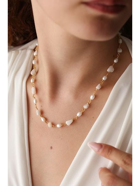 Pierres delicates Pozłacany naszyjnik z kamieniami księżycowymi - dł. 43 cm rozmiar: onesize. Żółte naszyjniki damskie Pierres delicates, pozłacane. Za 43.99 zł.