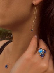 Les Petites Précieuses Pozłacane kolczyki z cyrkoniami rozmiar: onesize. Niebieskie kolczyki damskie Les Petites Précieuses, z cyrkonią, pozłacane, z zapięciem typu bigiel. Za 104.39 zł.