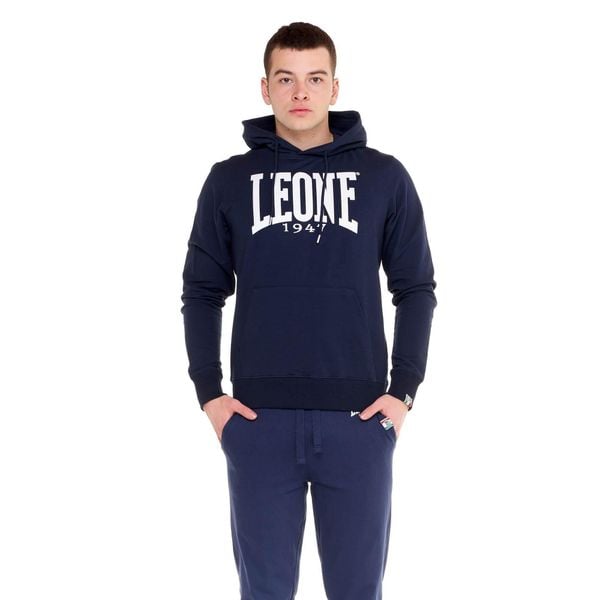 Bluza Leone 1947 Apparel Big Logo z lekkiej bawełny. Niebieskie bluzy bez kaptura męskie LEONE 1947 APPAREL, bez wzorów, z bawełny, sportowe, bez kołnierzyka, bez ramiączek. W wyprzedaży za 134.59 zł.