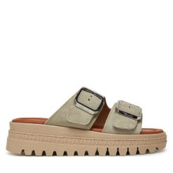 Klapki Tamaris. Zielone klapki damskie Tamaris, bez wzorów, bez obcasa. Za 259.99 zł.
