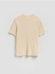 Strukturalny t-shirt regular fit - beżowy. Brązowe t-shirty męskie Reserved, l, bez wzorów, z dzianiny, bez kołnierzyka. Za 79.99 zł.