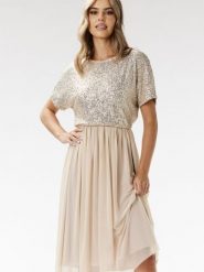 Sukienka Model A689 Beige - awama. Brązowe sukienki damskie Awama, na karnawał, l, bez wzorów, z elastanu, eleganckie, bez kołnierzyka, bez ramiączek, midi. Za 356.58 zł.
