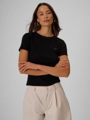 4F T-shirt slim prążkowany damski - czarny M. Czarne t-shirty damskie 4f, m, bez wzorów, z dzianiny, bez kołnierzyka. Za 49.99 zł.