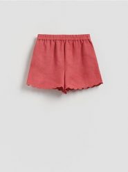 Szorty z lnem - intenstywna czerwień. Czerwone szorty damskie Reserved, bez wzorów, z wiskozy. Za 89.99 zł.