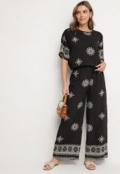 Czarny Wiskozowy Komplet w Stylu Boho z Haftem T-shirt i Szerokie Spodnie Zevanya. Czarne spodnie materiałowe damskie Born2be, z aplikacjami, z wiskozy, boho. Za 84.99 zł.