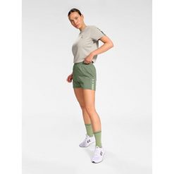 Szorty damskie Hummel Active. Zielone szorty damskie HUMMEL, bez wzorów, z dżerseju, sportowe. Za 147.00 zł.