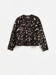 Sweter w zwierzęcy wzór - wielobarwny. Swetry klasyczne damskie Reserved, l, z dzianiny, bez kołnierzyka. Za 139.99 zł.
