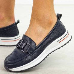 Granatowe skórzane półbuty damskie S.Barski 556. Niebieskie półbuty damskie S.BARSKI, w ażurowe wzory, z jeansu, biznesowe, z okrągłym noskiem, bez obcasa, na płaskiej podeszwie. Za 229.00 zł.