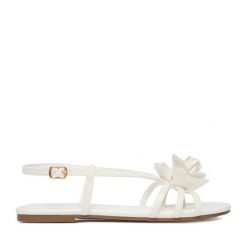 Sandały DeeZee. Białe sandały damskie DeeZee, bez wzorów, bez obcasa, na płaskiej podeszwie. Za 119.99 zł.