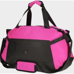 Torba sportowa TPU060 - różowy. Czerwone torby podróżne damskie 4f, bez wzorów. W wyprzedaży za 139.99 zł.